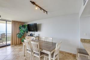 Beachfront, Stunning Views: Suntide III - Unit 403