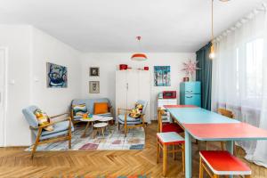 Retoryka Old Town Colorful Studio by BookingHost