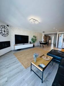 Luxury Calahonda Home with Self Contained Apartment