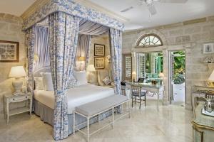 Glamorous Beachfront Estate - Leamington