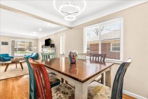 Beautiful 3 Bedroom Ranch w Enclosed Backyard