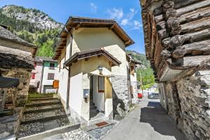 Casa Andy 2 Val Lavizzara with Views for Six - Happy Rentals