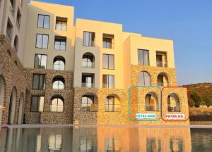 Pietra Sol & Mar Seafront Residence