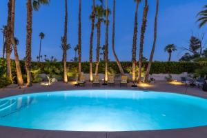 77 Palms