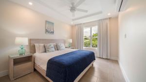 Across from beach with resort pool - Coral Beach 202