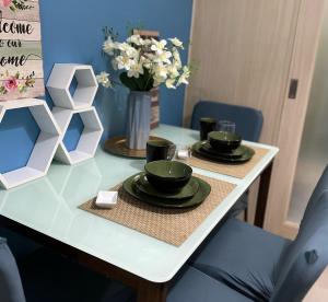 Homey 1BR with Balcony at Jazz Residences Makati with Netflix Fast WiFi and Mall Access