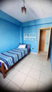 Cozy, 5 min from Plage des Nations, quiet neighborhood