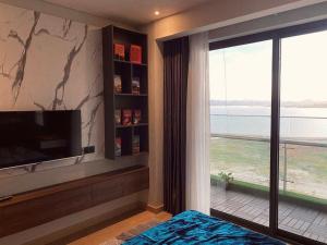The Sandy Homestay - BayScape View - Citadines Marina Ha Long