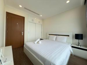 Landmark Elegant 1BR with Stunning High-Floor City Views