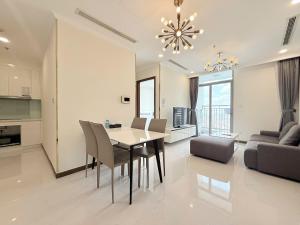 Landmark Elegant 1BR with Stunning High-Floor City Views