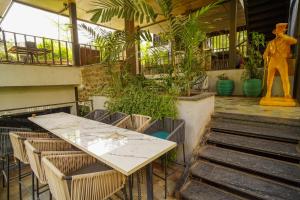The SLATE HOTEL - KNK, NUNGAMBAKKAM Near Apollo Hospital & Sankara Nethralaya & US Consulate