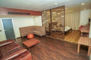 The SLATE HOTEL - KNK, NUNGAMBAKKAM Near Apollo Hospital & Sankara Nethralaya & US Consulate
