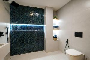 Minimalist & Spacious Retreat - Pool - Green Space