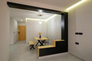 Minimalist & Spacious Retreat - Pool - Green Space