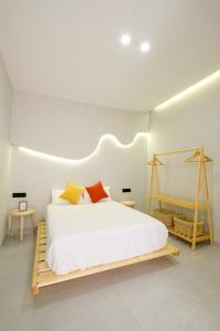 Minimalist & Spacious Retreat - Pool - Green Space