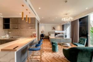 Serenity Saigon Sky Villas - Free One Way Airport Shuttle