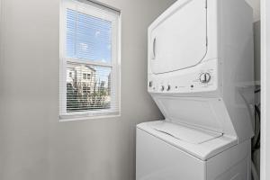 Family-Friendly 3BR Pool Access No Stairs