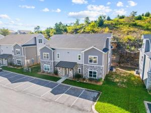 Family-Friendly 3BR Pool Access No Stairs