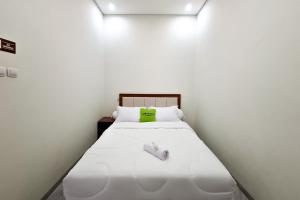 Urbanview Mamio House Syariah near Exit Tol Klodran Solo