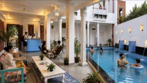 Nivasa Udaipur - Heritage Haveli with Pool near Lake Pichola, Old City