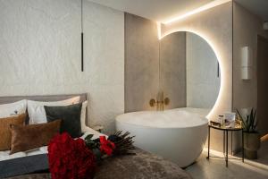 Gatsby - Private Spa Apartment with Sauna & Jacuzzi in the room by Lion Apartments