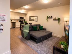Eagle Mountain 2 Bedroom luxury Private Suite