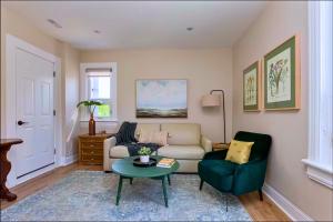 Casa Queen Hotel - Leslieville Beach Suite w Private Patio & BBQ