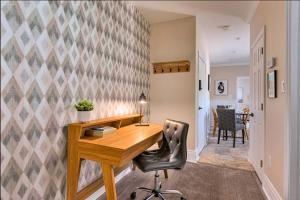 Casa Queen Hotel - Leslieville Beach Suite w Private Patio & BBQ