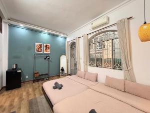 StayHub Deluxe Balcony Room Le Thanh Ton D1 Saigon