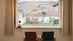 TV-Featured Cozy private House with Spacious Yard & BBQ