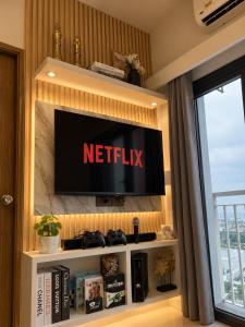 Skyway View 2BR l Near NAIA l Xbox l Netflix