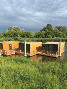 Domy na wodzie - Cabins on the river