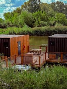 Domy na wodzie - Cabins on the river
