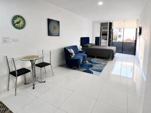 2B - Cozy Studio Apartmento with Balcony, Equipetrol- Sirari