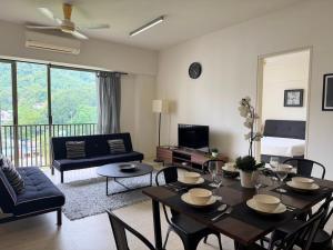 Batu Ferringhi By The Sea Luxurious 2BR Suite 6 Pax