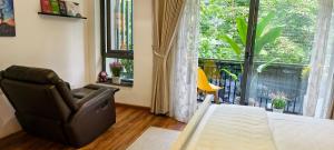 3T Home Ecopark - 4BR Apartment Family Re& Green View