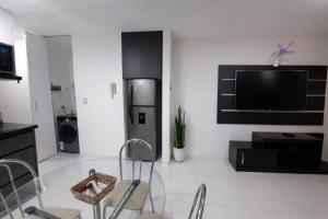 2C - Cozy Studio Apartment with Balcony, Equipetrol - Sirari