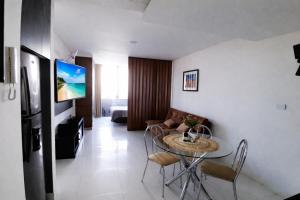 2C - Cozy Studio Apartment with Balcony, Equipetrol - Sirari