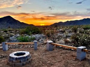Secluded Off-Grid Tiny Home with Stargazing Views Near Grand Canyon, Valle, Arizona
