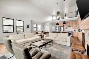 Modern Mountain Townhouse with Hot Tub, Fire Pit & Ski Access Near Park City