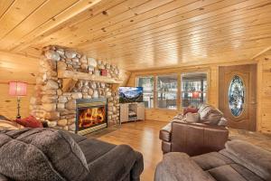 Secluded Mountain Cabin with ATV Trail Access near Yellowstone National Park, Island Park, Idaho