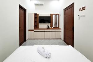 Urbanview Mamio House Syariah near Exit Tol Klodran Solo