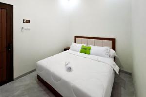 Urbanview Mamio House Syariah near Exit Tol Klodran Solo