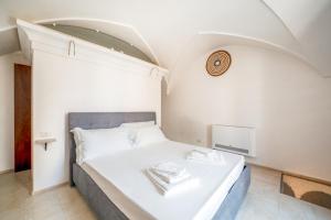 Domus Fisculi A - Stone Vaults & Local Charm