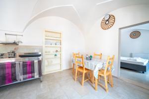 Domus Fisculi A - Stone Vaults & Local Charm