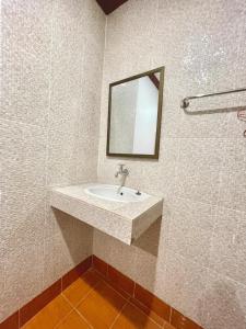 Vang Vieng Budget Wing