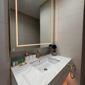 Brand New Unit Near The Beach