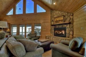 Stokes Haven Pet Friendly Hot Tub Creek