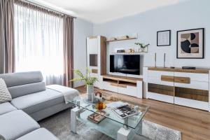 Harcerska Apartment near PKP Piastów by Mia