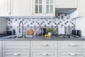 Harcerska Apartment near PKP Piastów by Mia
